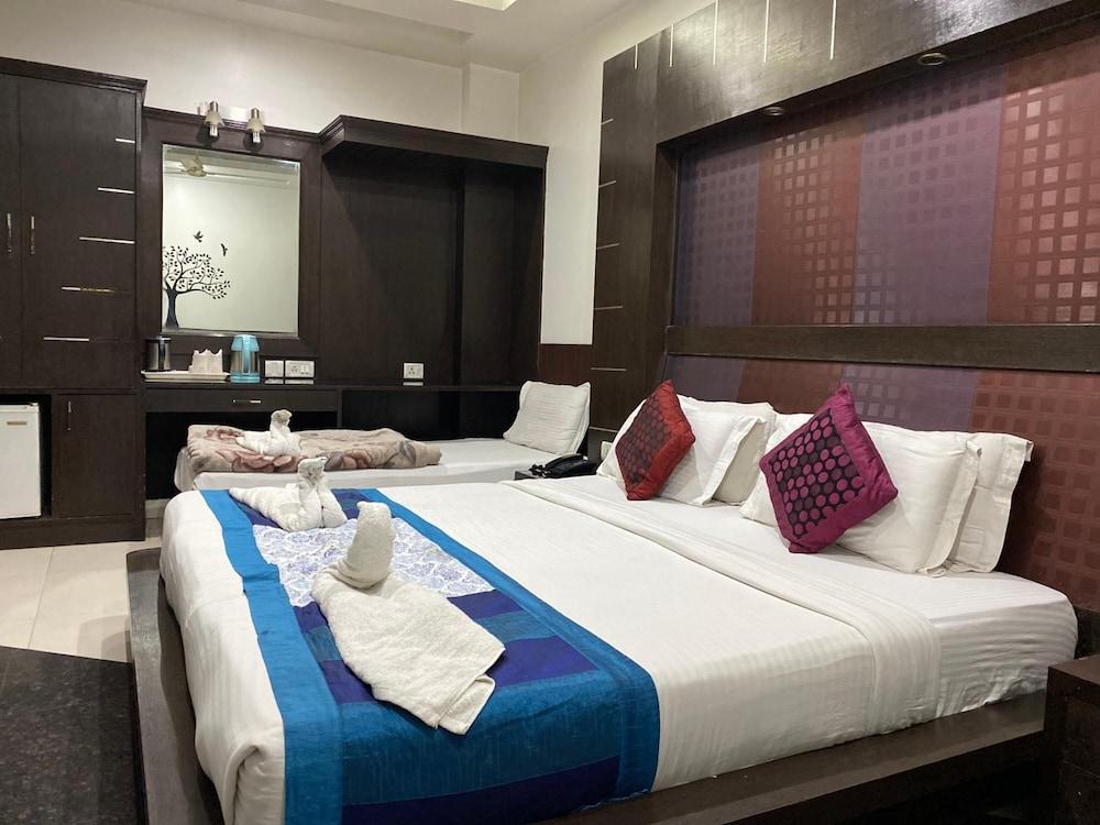 Hotel Bonlon Inn New Delhi Bagian luar foto