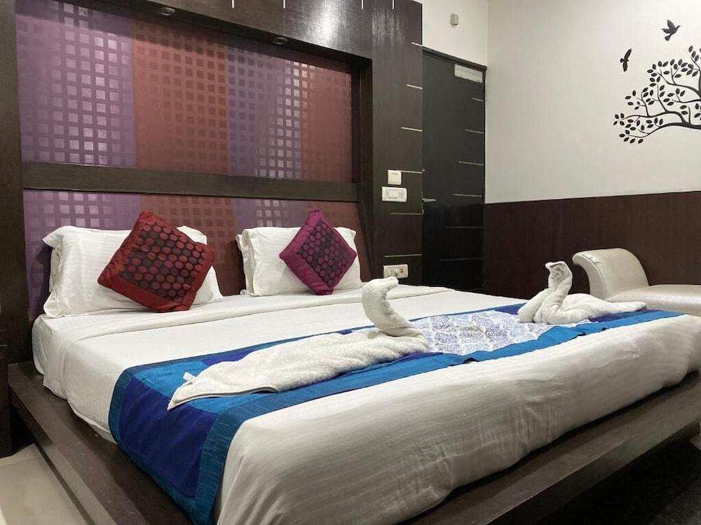 Hotel Bonlon Inn New Delhi Bagian luar foto