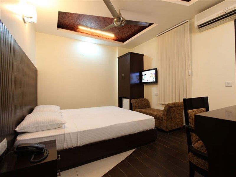 Hotel Bonlon Inn New Delhi Bagian luar foto