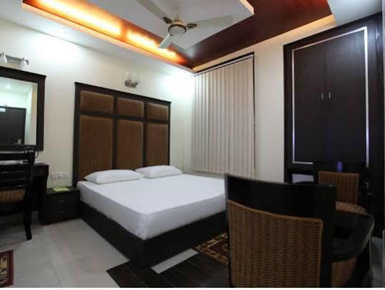 Hotel Bonlon Inn New Delhi Bagian luar foto